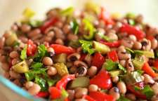 طرز تهیه سالاد لوبیا چشم بلبلی