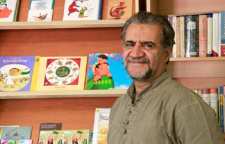 مصطفی رحماندوست شاعر و نویسنده کودکان و صاحب اشعاری چون صد دانه یاقوت