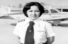 اکرم منفرد آریا اولین زن خلبان ایرانی قبل از انقلاب