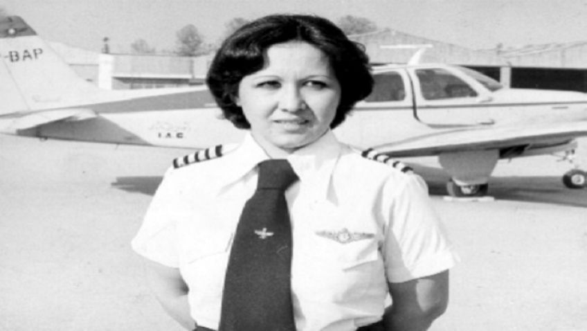 اکرم منفرد آریا اولین زن خلبان ایرانی قبل از انقلاب