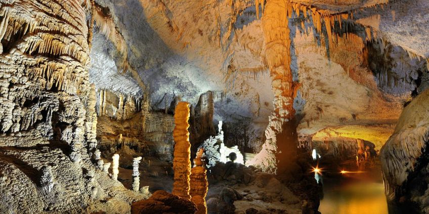 غار جعیتا بیروت یکی از اصلی ترین جاذبه های توریستی لبنان