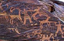 سنگ نگاره شتر سنگ در مشهد