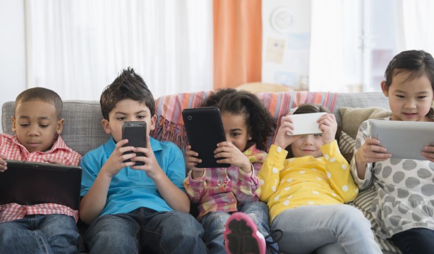 تاثیرات مضر شبکه های اجتماعی بر زندگی کودکان