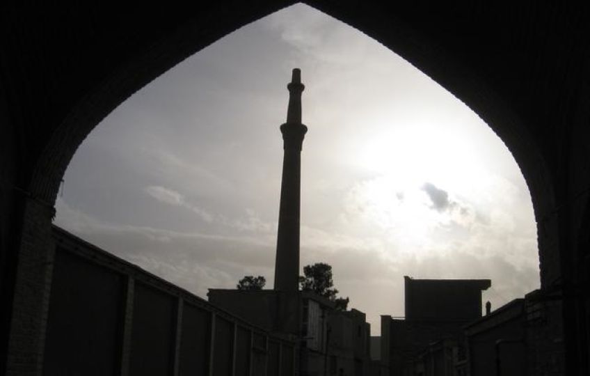 مناره ساربان اصفهان برج پیزای ایران