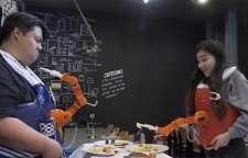 ساخت رباتی که به کاربر خود غذا می  دهد