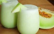 آموزش تهیه اسموتی رژیمی آب طالبی با چای سبز