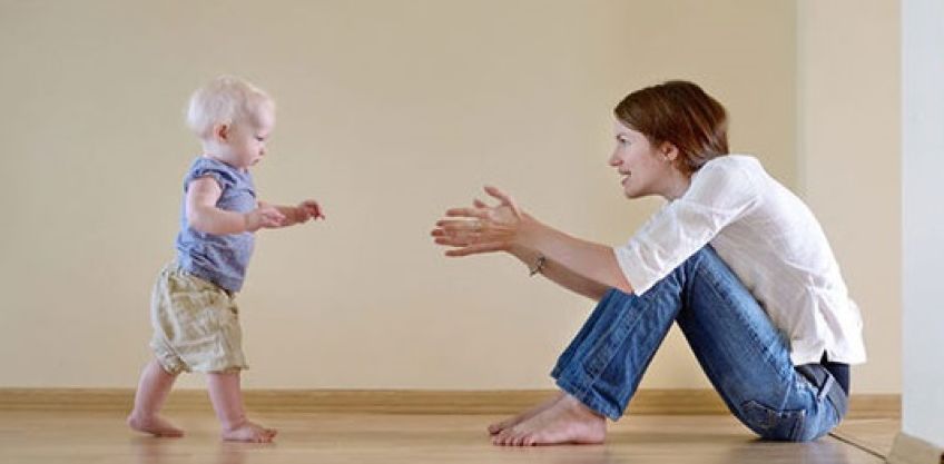 12 روش برای تقویت عضلات پای نوزادان جهت راه رفتن