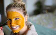 استفاده از ماسک زردچوبه برای لایه برداری پوست