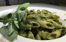 نحوه تهیه سالاد پاستا با سس پستو