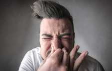 عطسه کردن و عوارض متوقف کردن آن