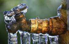 علت ترکیدن لوله آب بر اثر یخ زدگی