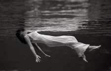 علت شناور ماندن جسد روی آب چیست