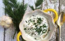 آموزش تهیه سس رژیمی خوشمزه ماست و شوید برای انواع سالاد