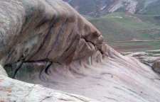 ایوان سنگی نیاق زیبا ترین جاذبه استان قزوین