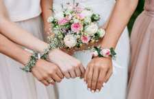 دستبند عروس با گل های طبیعی و مصنوعی
