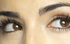 چرا پلک می زنیم و خاصیت پلک زدن چیست