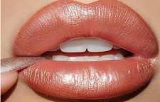 آموزش تصویری و مرحله به مرحله برجسته کردن لب با آرایش