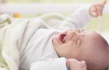 زور زدن کودکان از علایم کولیک روده است