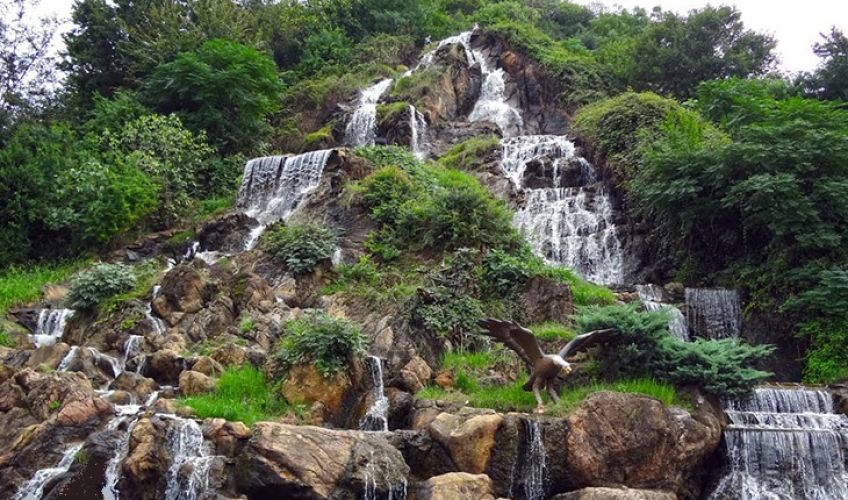 آبشار شیطان کوه لاهیجان در گیلان