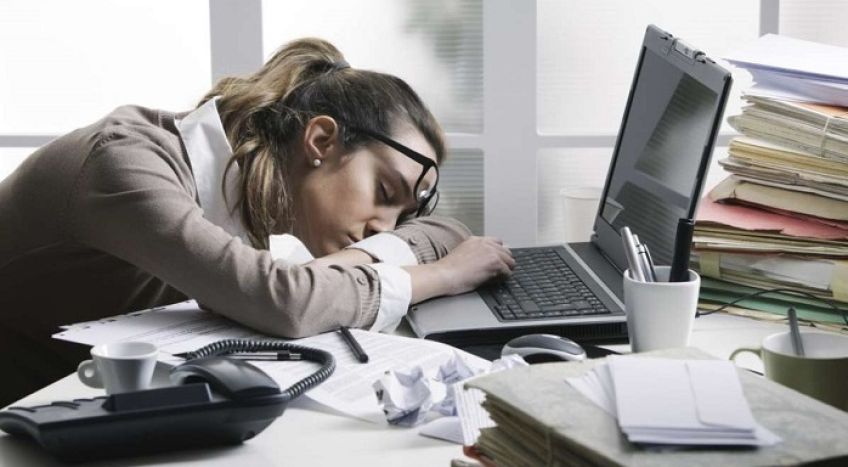 روش هایی برای مقابله با خواب آلودگی در محل کار