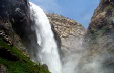 آبشار کرودی کن دره تنگ زندان چهار محال و بختیاری