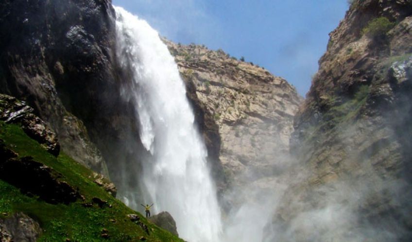 آبشار کرودی کن دره تنگ زندان چهار محال و بختیاری