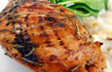 نحوه طبخ سینه مرغ کبابی با سس فلفل