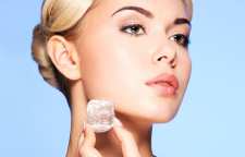 استفاده از یخ برای جوانسازی پوست