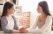 با کودکی که به آستانه نوجوانی رسیده چگونه رفتار کنیم