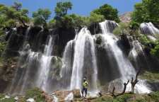 آبشار زرد لیمه چهار محال و بختیاری یکی از عریض‌ ترین آبشارهای ایران