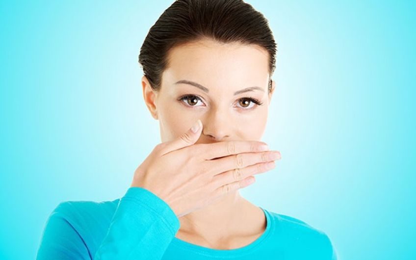 عوامل ایجاد کننده بوی بد دهان و راهکاری برای برطرف کردن آن
