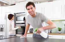 چطور باید لکه های چرب آشپزخانه را پاک کنیم