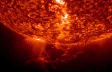 چه چیزی در خورشید در حال سوختن است