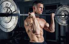 تفاوت تمرین با هالتر و دمبل در بدنسازی و مزایای هر کدام