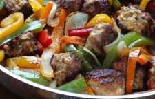 طرز تهیه گوشت سرخ شده با فلفل دلمه