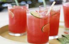 روش تهیه نوشیدنی یخ در بهشت آب آلبالو و پرتقال و انار