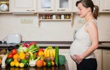 خانم های باردار در طی روز باید 5 تا 7 نوبت میوه مصرف نمایند