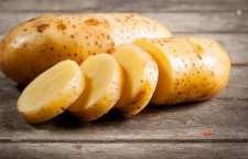 روش صحیح تمیز و آب پز کردن سیب زمینی