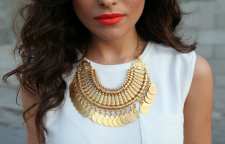 انتخاب گردنبند بر اساس مدل یقه و فرم بالاتنه