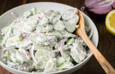 نحوه آماده کردن سالاد خیار با سس خامه