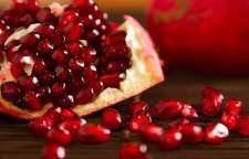 چگونه لکه انار را از روی لباس پاک کنیم