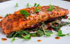 روش پخت غذایی دریایی خوراک ماهی سالمون با رازیانه
