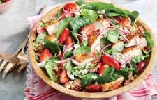 طرز تهیه سالاد توت فرنگی با مرغ