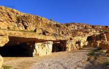 غار سنگ شکن جهرم استان فارس بزرگ ترین غار دست ساز خاورمیانه