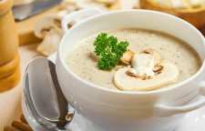 آموزش طبخ سوپ قارچ با نان تست مخصوص