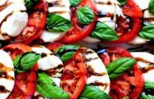 روش تهیه سالاد موزارلا با گوجه فرنگی