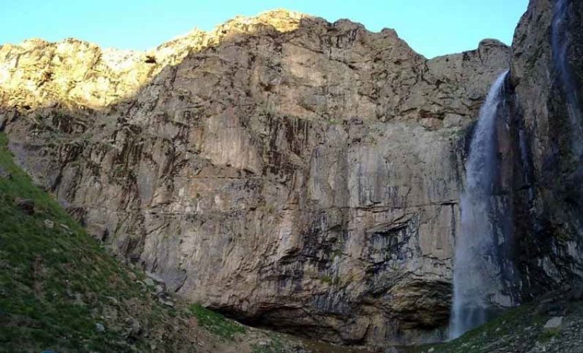 آبشار سیرود در منطقه ساوجلاغ استان البرز