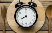 برای کاهش وزن چند وعده غذا بخوریم