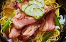 نحوه تهیه سالاد نودل و پاسترامی