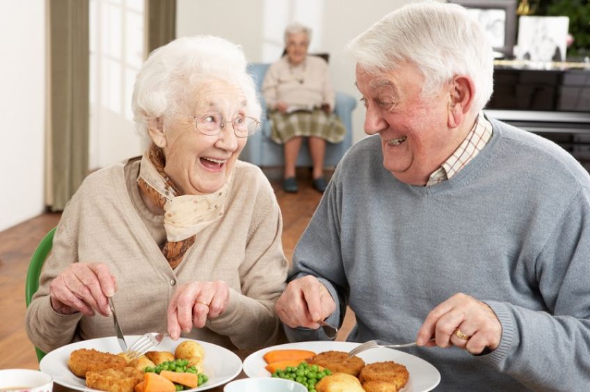 تغذیه مناسب دوران سالمندی بر اساس ویتامین های مورد نیازشان